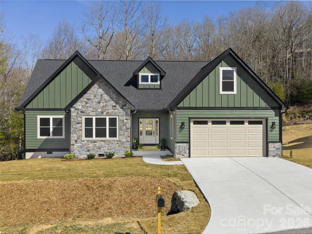 399 Crystal Heights Drive active home in Crystal Heights, Hendersonville, NC