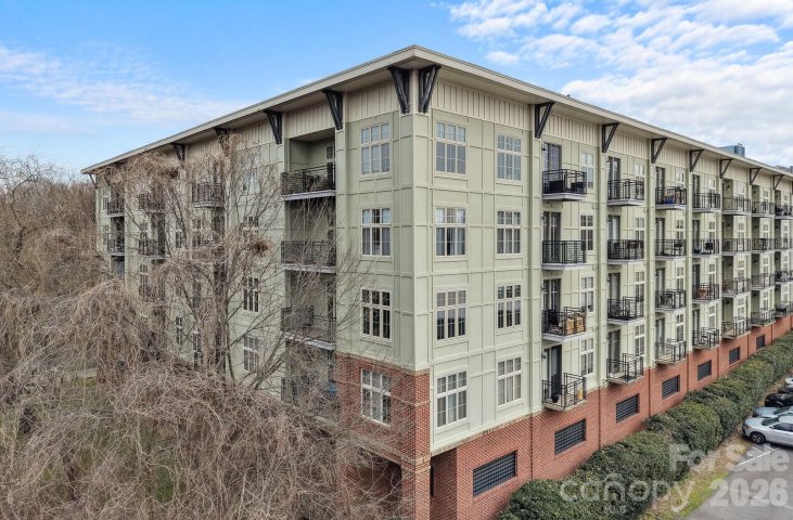 1101 W 1st Street pending home in Third Ward, Charlotte, NC