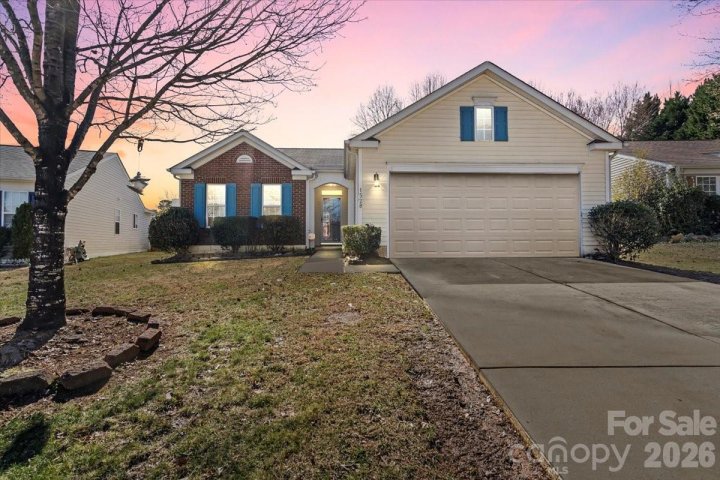 1528 Oakdale Green Drive sold home in Oakdale Green, Charlotte, NC