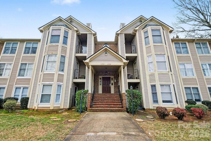 6234 Rosecroft Drive active home in Rosecroft, Charlotte, NC