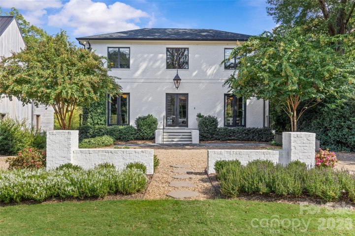 3345 Willow Oak Road active home in Myers Park, Charlotte, NC