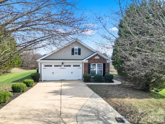 112 N Woodcliff Lane sold home in Runnymeade, Mount Holly, NC