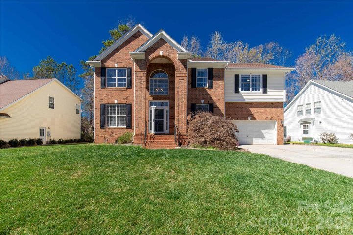 1644 Spandril Lane active home in Knightsbridge, Fort Mill, SC