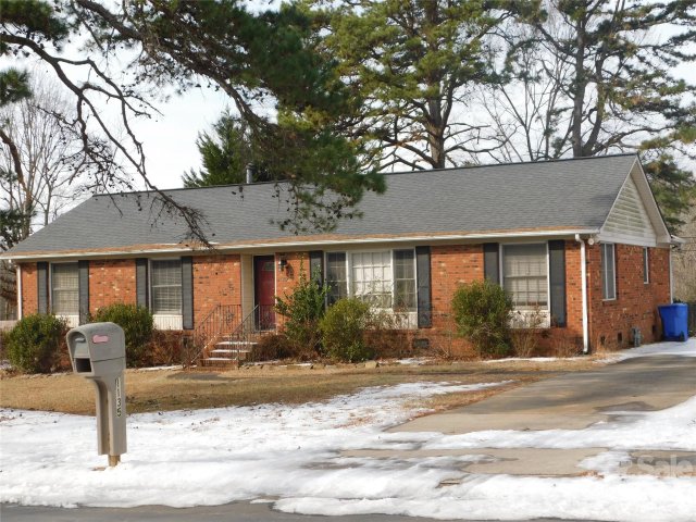 1135 Fieldstone Road pending home in White Oaks, Mooresville, NC
