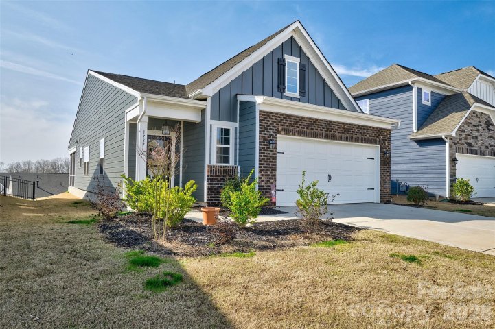 1737 Otter Perch Lane active home in Elizabeth, Fort Mill, SC
