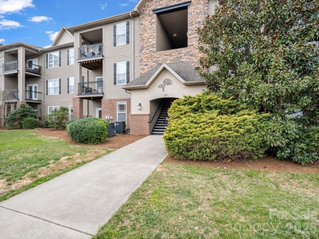 181 Brickton Village Circle pending home in Brickton Village, Fletcher, NC