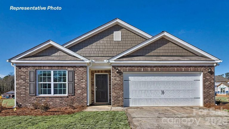 3003 Arundel Court pending home in Villages Of Maiden, Maiden, NC