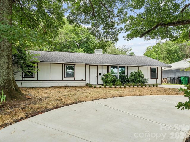 2000 Tyvola Road pending home in Selwyn Park, Charlotte, NC