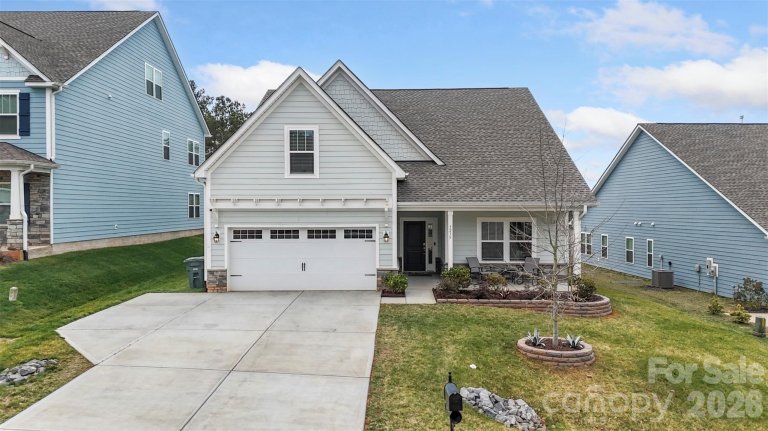 5235 Admirals Landing active home in Edgewater, Lancaster, SC