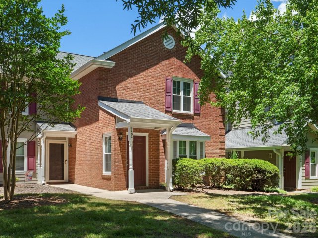 9404 S Vicksburg Park Court active home in Park Walk, Charlotte, NC