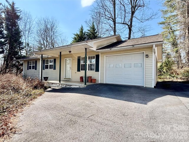2335 Greater Druid Hills Boulevard sold home in Druid Hills, Hendersonville, NC