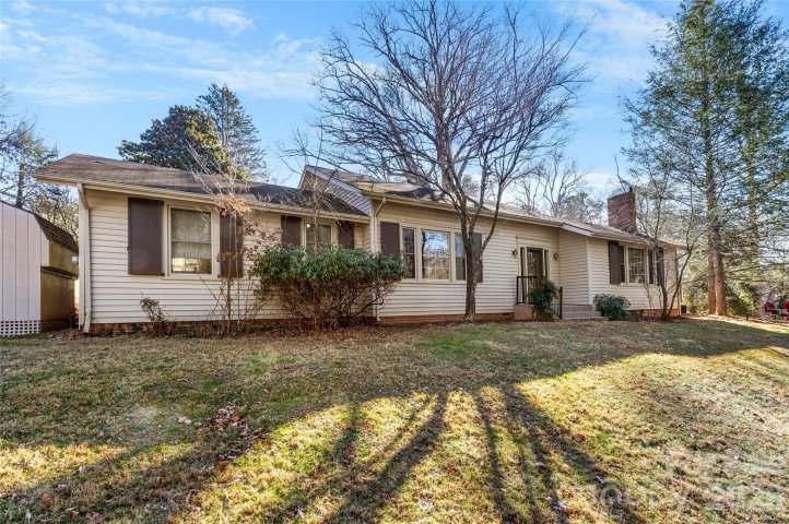 226 School Road pending home in Malvern Hills, Asheville, NC