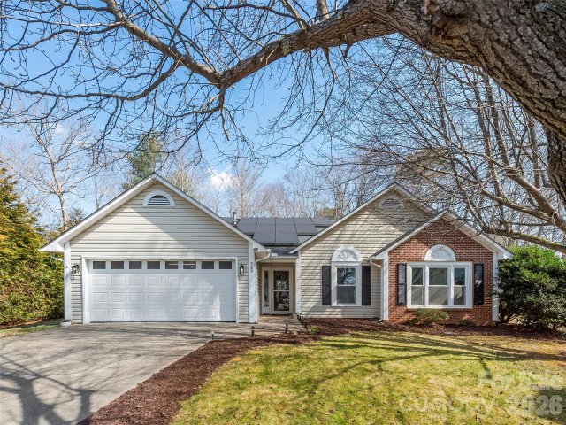 989 Thorncrest Court sold home in Southchase, Fletcher, NC