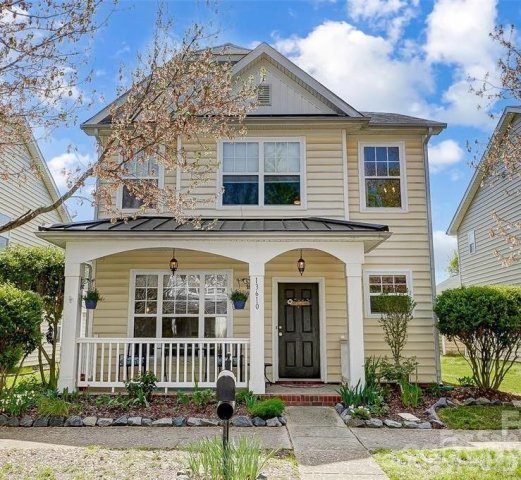 13610 Aldenbrook Drive pending home in Monteith Place, Huntersville, NC