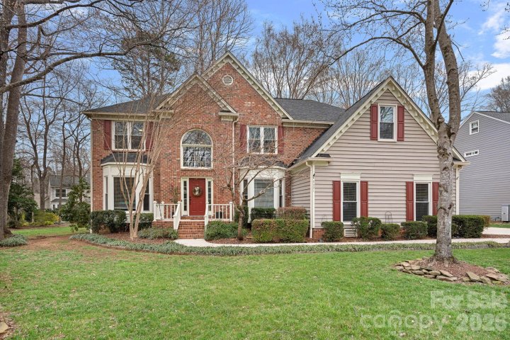 8621 Summerfield Lane pending home in Cedarfield, Huntersville, NC