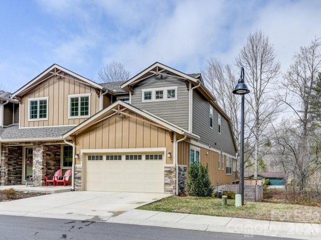 554 Sweet Birch Park Lane active home in Sweet Birch Commons, Black Mountain, NC