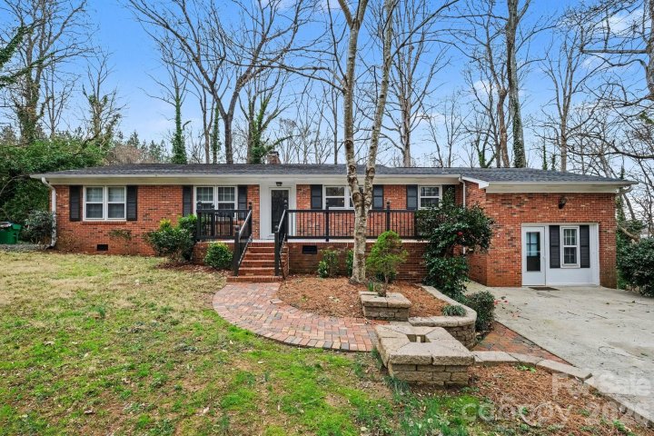 8101 Kerrybrook Circle sold home in Westerwood, Charlotte, NC