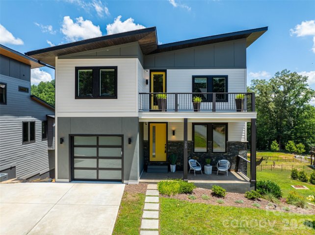 303 Iron Ridge Loop pending home in Asheville West, Asheville, NC