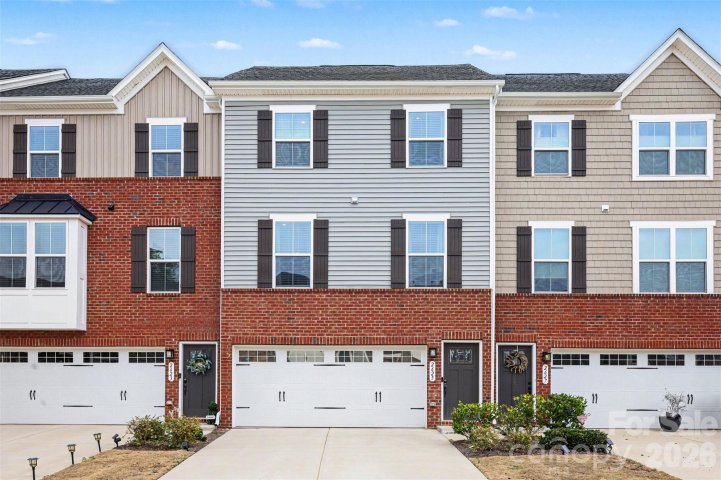 2625 Grantham Place Drive active home in Grantham Place, Fort Mill, SC