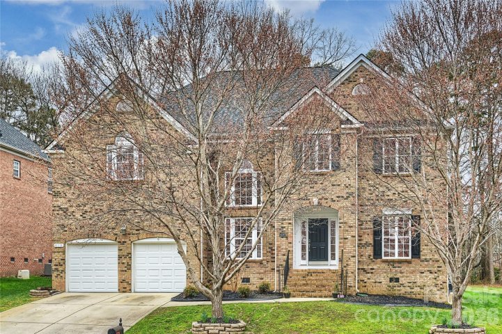 410 Deer Brush Lane pending home in Hollister, Waxhaw, NC