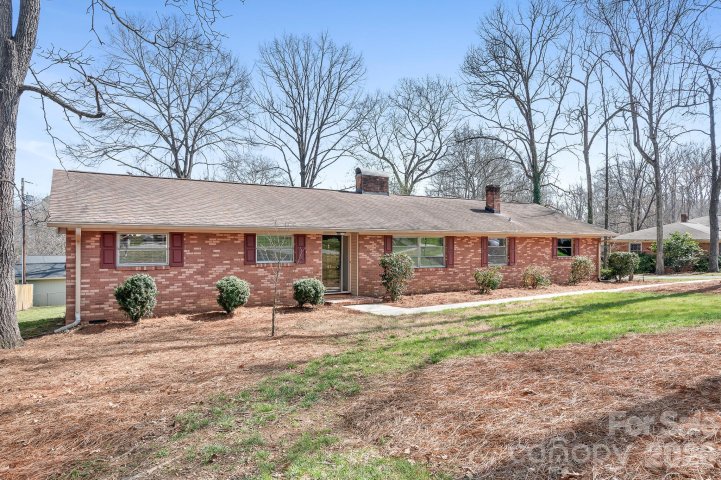 183 Kingsway Circle sold home in Coulwood Hills, Charlotte, NC