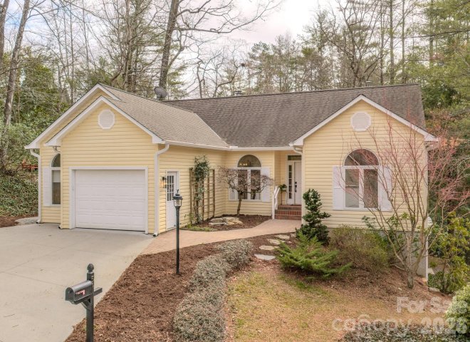 54 Wintergreen Drive active home in Deerlake Village, Brevard, NC