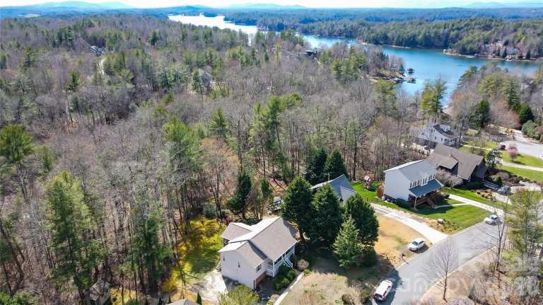 1499 Brentwood Place pending home in East Shores, Morganton, NC