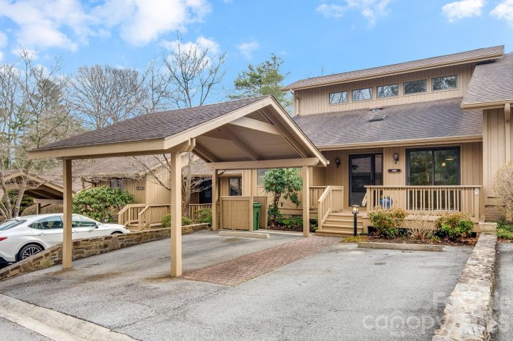 1104 Red Oak Drive active home in The Oaks, Hendersonville, NC