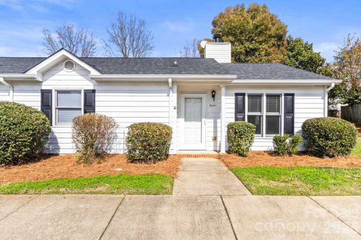 6041 Crape Myrtle Lane pending home in Oakdale Place, Charlotte, NC