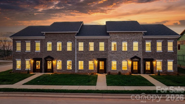 Homes in Hawks Ridge, Hickory