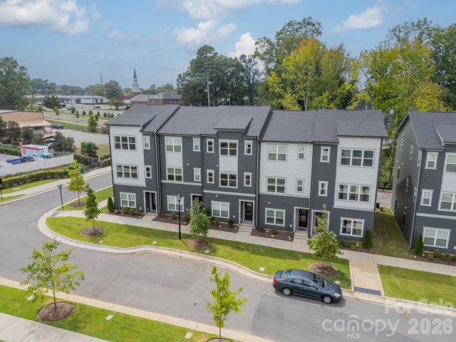 Homes in Context At Oakhurst, Charlotte