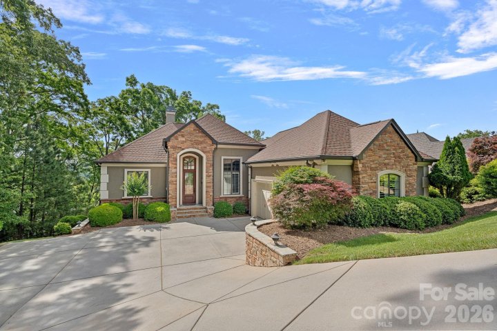 3225 Lake Pointe Drive active home in Reflection Pointe, Belmont, NC