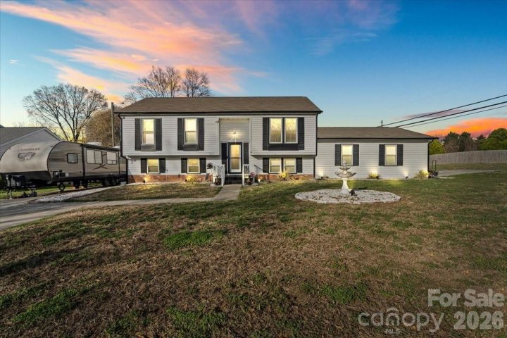 10931 Magenta Lane pending home in Wexford, Charlotte, NC