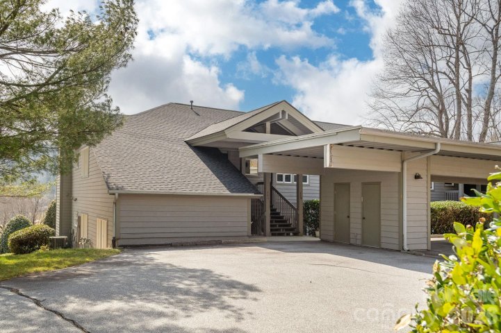 111 Bluffview Lane active home in Kenmure, Flat Rock, NC