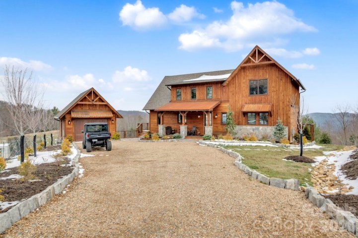 52 Great Sky Court active home in The Lodges At Eagles Nest, Banner Elk, NC
