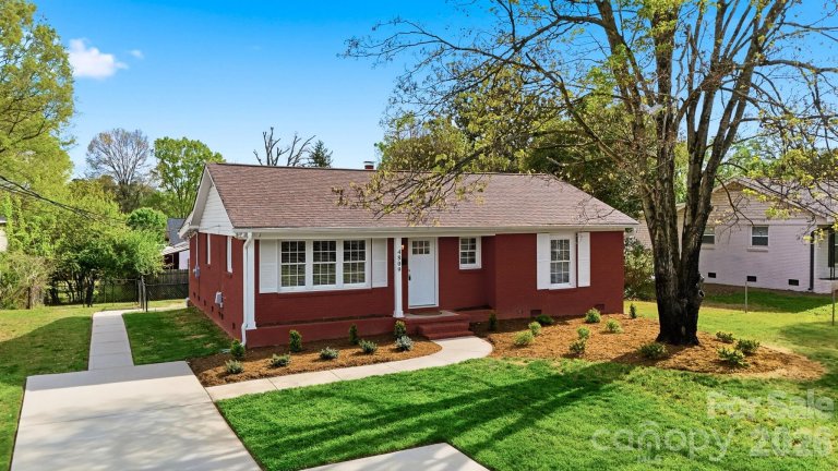 4809 Brooktree Drive pending home in Westchester, Charlotte, NC