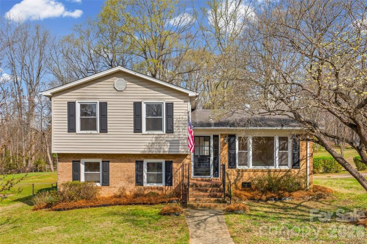 5322 Larewood Drive sold home in Cabarrus Woods, Charlotte, NC
