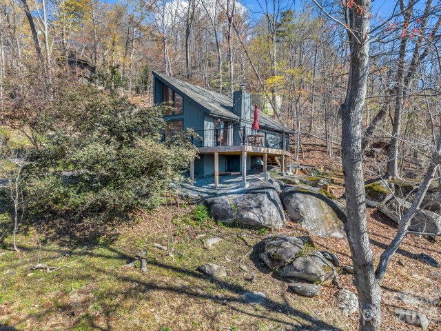 456 Youngs Mountain Drive active home in Rumbling Bald On Lake Lure, Lake Lure, NC