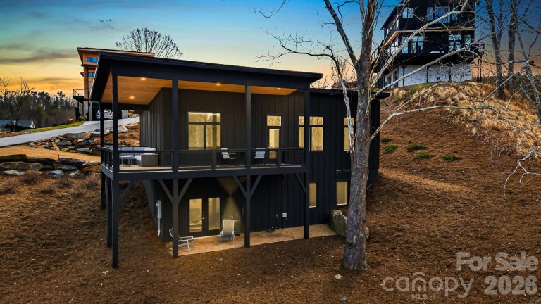 306 Broad Vista Lane pending home in Olivette, Asheville, NC
