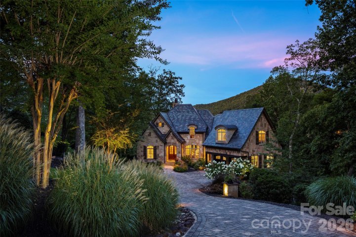 1829 Bella Vista Court active home in The Cliffs At Walnut Cove, Arden, NC