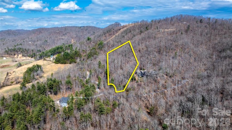 00000 Ashley Bend Trail 43 active home in Oleta Falls, Hendersonville, NC