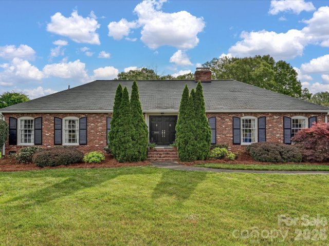 3927 Barclay Downs Drive sold home in Barclay Downs, Charlotte, NC