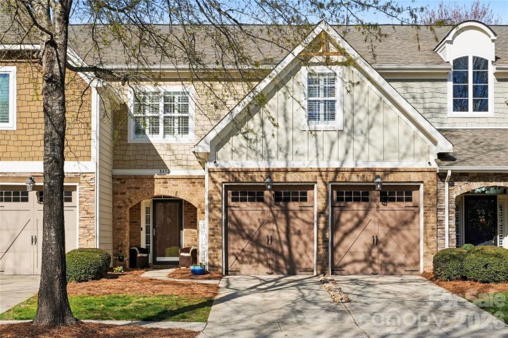 8432 Loxton Circle active home in The Vineyards On Lake Wylie, Charlotte, NC