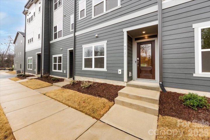 6012 Pivot Court active home in Context At Oakhurst, Charlotte, NC