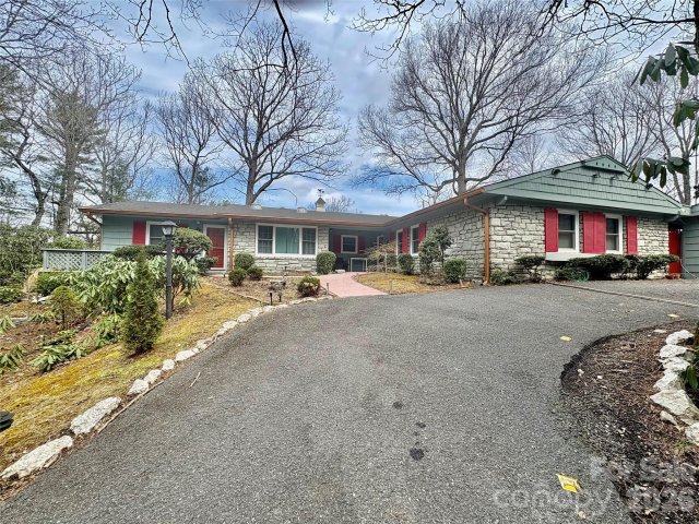 126 Ridgeview Road pending home in Swiss Pine Lake, Spruce Pine, NC