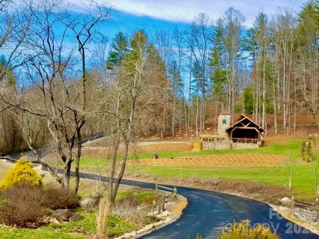 271 Amanda Drive active home in Mountain Meadows, Mars Hill, NC
