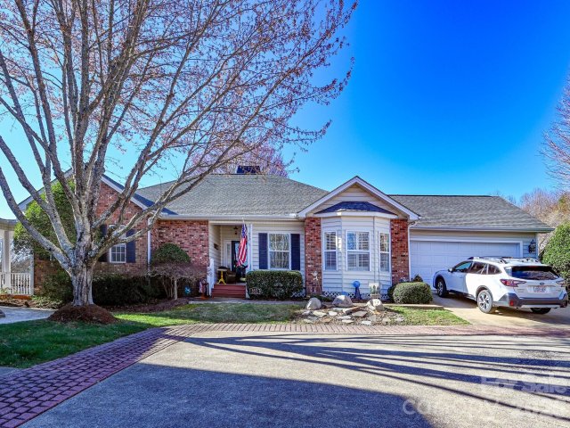 653 High Quarry Road pending home in Carriage Park, Hendersonville, NC