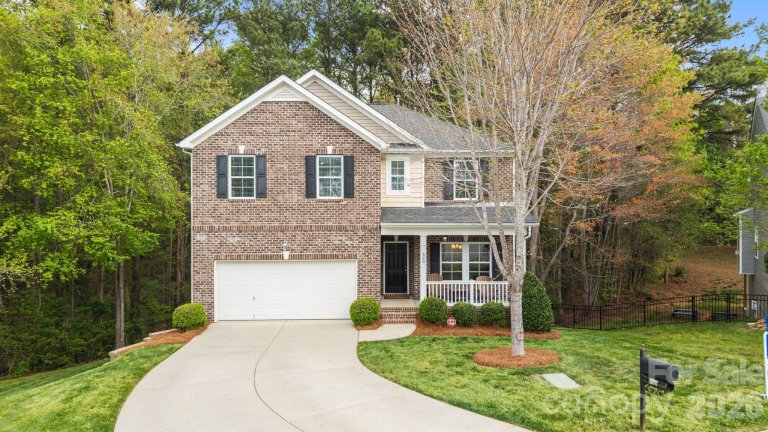 520 Warlick Meadow Court pending home in Mill Creek Falls, Clover, SC