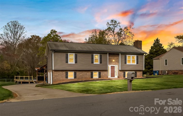 Homes in Forest Ridge, Hickory