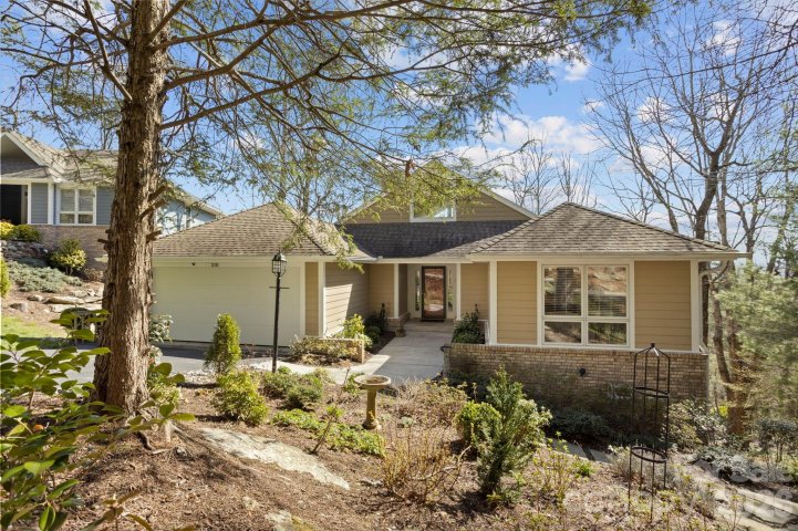 210 Claymoor Court active home in Kenmure, Flat Rock, NC